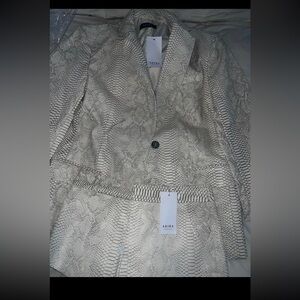 AKIRA Snake Skin Oversized Blazer & Shorts Fashion Statement Color: Cream/Black